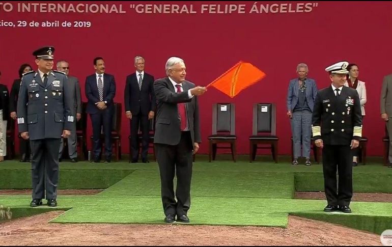 El Presidente da el banderazo para marcar el inicio de los estudios para el nuevo aeropuerto. YOUTUBE/Gobierno de México