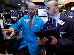 Durante la jornada, los inversores se preparaban para una intensa semana de resultados empresariales, datos económicos y anuncios de la Fed.  AP / R. Drew