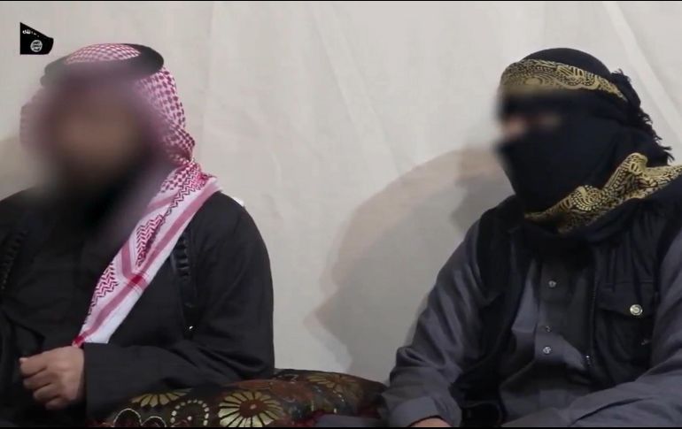 Captura de imagen de un vídeo sin fechar difundido este lunes y cuya localización se desconoce de varios seguidores del líder del autodenominado Estados Islámico, Abu Bakr al-Baghdadi. EFE