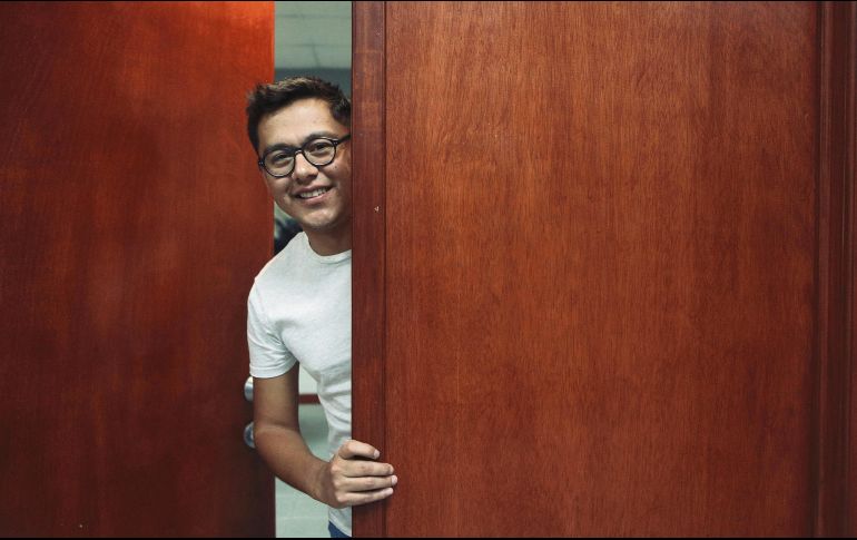 El productor de la puesta en escena, Héctor Montes de Oca invita a los espectadores a reflexionar sobre los estereotipos de género.  EL INFORMADOR / G. Gallo