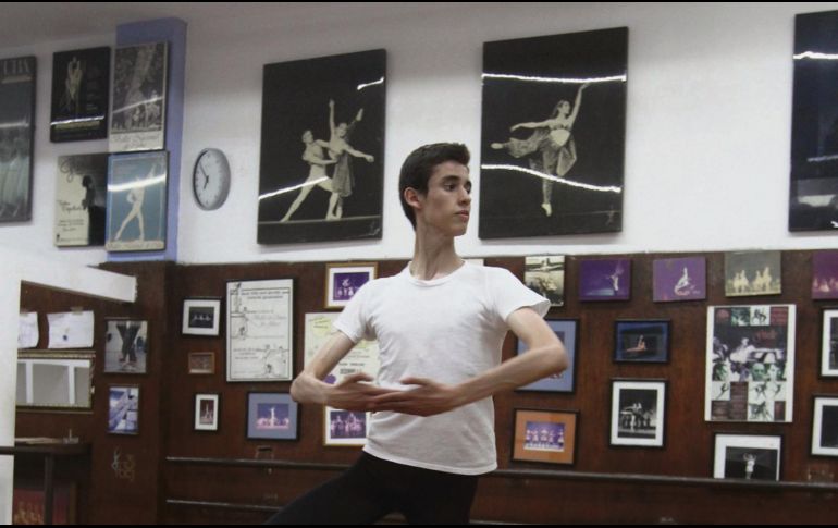 El bailarín de 16 años continuará con su pasión por el ballet. EL INFORMADOR / E. Barrera