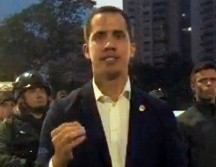 Guaidó compartió vídeo en redes donde aparece acompañado por Leopoldo López y militares.  EFE