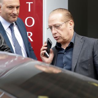Hospitalizan al ex primer ministro italiano Silvio Berlusconi