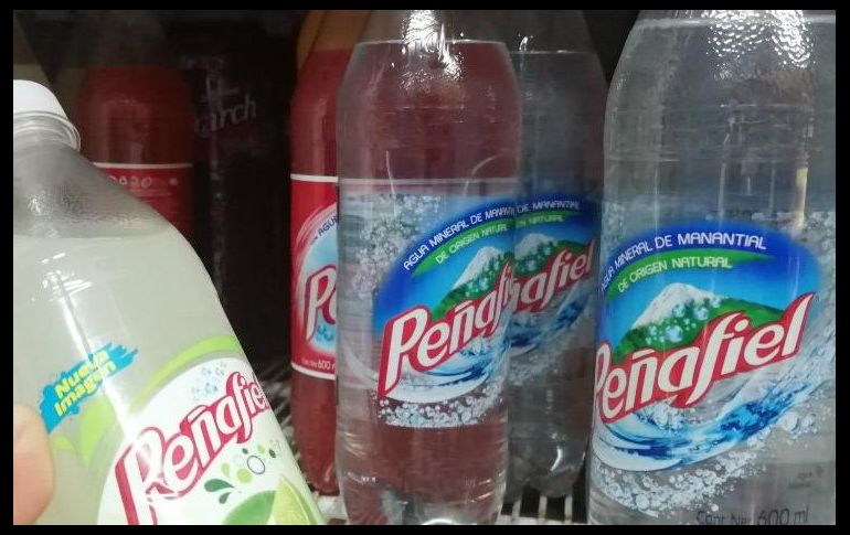 Peñafiel aseguró que se realizarán análisis más específicos de sus bebidas, y se tomarán las medidas necesarias para garantizar el bienestar de la población de México. TWITTER/@RuidoEnLaRed