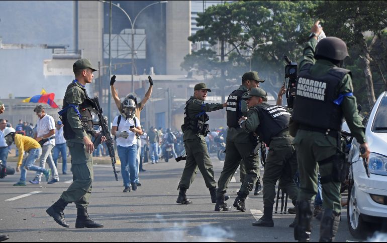 Este martes, un grupo de militares venezolanos se sublevó contra el presidente Nicolás Maduro y en apoyo al opositor Juan Guaidó. F. Parra