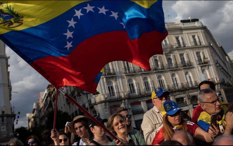 Simpatizantes de Juan Guaidó salen a las calles para exigir la renuncia de Nicolás Maduro. AP/B. Armangue