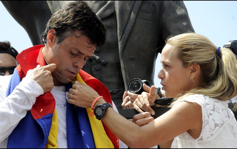 Leopoldo López fue liberado este martes por militares con un 