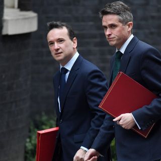 May destituye al ministro de Defensa, Gavin Williamson