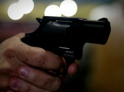 La propuesta de portar armas para los maestros está en marcha con la condición de que pasen por entrenamiento como los policías y pasen un examen psiquiátrico. EL INFORMADOR / ARCHIVO