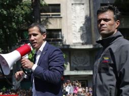 Guaidó y Leopoldo López sorprendieron a los venezolanos con su llamado a movilización del martes. GETTY IMAGES
