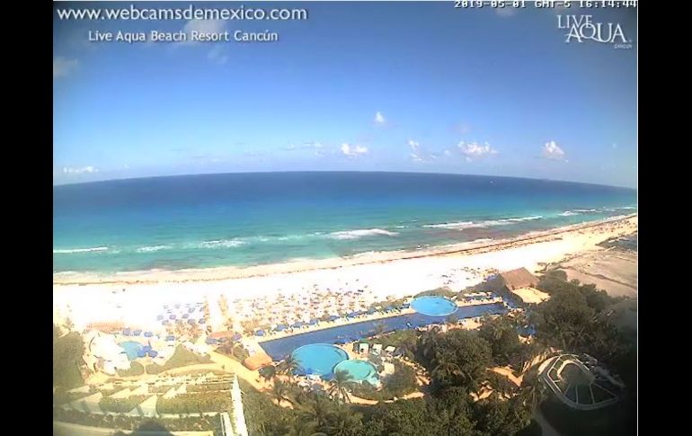 Aspecto de la playa de Cancún vista desde Live Aqua Cancún. ESPECIAL/webcamsdemexico.com