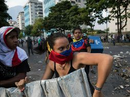 De acuerdo con fuentes sanitarias y gremiales, más de 50 personas resultaron heridas solo en la capital venezolana durante las manifestaciones de este miércoles. AP / R. Abd