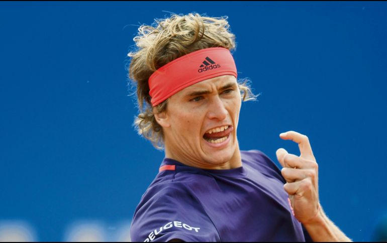 Alexander Zverev regresa una bola al argentino Juan Ignacio Londero. AFP
