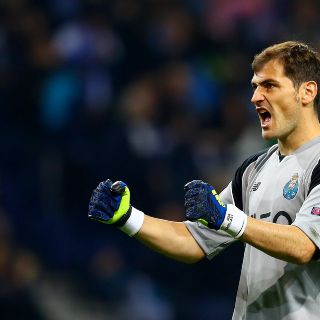 Iker Casillas recibe visita de su esposa