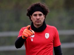 Ochoa, cuyo valor de traspaso está valuado en casi cuatro millones de dólares, finaliza contrato con el Standard en julio, después de haber llegado como jugador libre a mediados de 2017. TWITTER / @yosoy8a