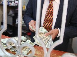 El billete verde se adquirió en un precio mínimo de 17.90 pesos. EL INFORMADOR/ARCHIVO