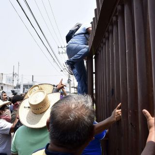 Manifestantes vandalizan el Congreso de Guerrero