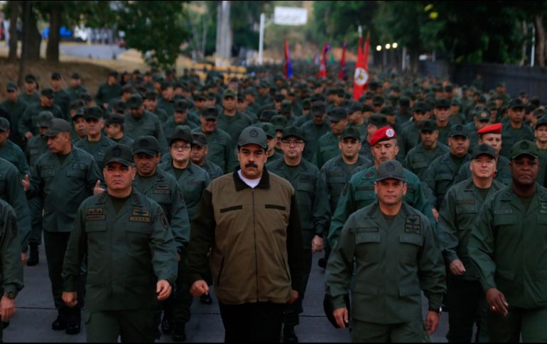 Maduro acudió al fuerte Tiuna, el más grande de Caracas, para participar en una caminata con el alto mando y miles de militares. EFE/Prensa Miraflores