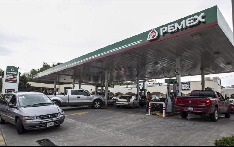 Andrés Manuel afirma que en las administraciones pasadas se permitió que hubiera consorcios que hoy tienen hasta 500 gasolineras. EL INFORMADOR / ARCHIVO