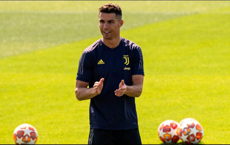 Preguntado por lo raro que es que nadie le plantee la opción de ser entrenador cuando se retire, el astro luso no dudó en afirmar que ''no lo descarto''. AFP / ARCHIVO