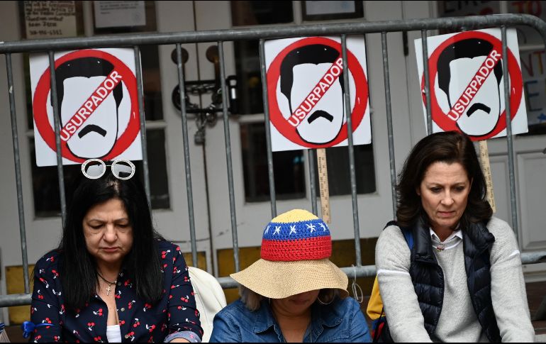 Las protestas contra el gobierno de Nicolás Maduro se han extendido a las embajadas de Venezuela en varios países, como Estados Unidos, ubicada en Washington, D.C. AFP/ARCHIVO
