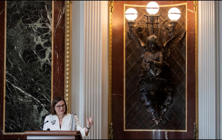 La embajadora de México en Estados Unidos, Martha Bárcena, ofrece una rueda de prensa en la que defiende el T-MEC, este viernes en Washington. EFE/E. Lesser