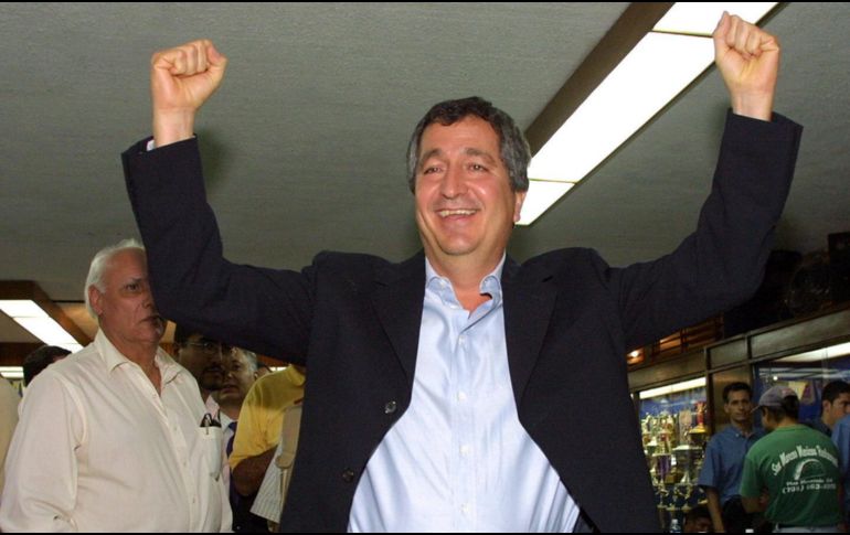 Jorge Vergara festeja la adquisición de Chivas en 2002. EL INFORMADOR/Archivo