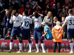 Reducidos a nueve, los Spurs aguantaron hasta que en el tiempo extra el holandés Nathan Aké remató de cabeza en un córner para anotar el gol de los Cherries al 90+1. AP / M. Dunham