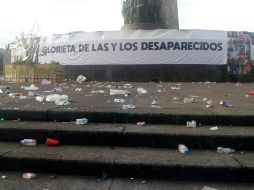 La basura sigue ahí pese a que a través de sus redes sociales, el presidente de la FEU, Jesús Medina, presumió a un grupo de jóvenes que, se dedicarían a la limpieza de la zona aledaña al evento. TWITTER/ @ggonzalez_lidia