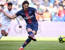 Edinson Cavani anota el penal en tiempo de compensación. AFP/A. Poujoulat