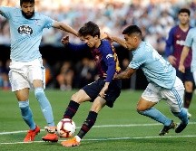 El defensa mexicano Néstor Araujo (I) fue titular y disputó los 90 minutos del partido. EFE/E. Trigo