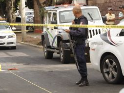 Elementos de la Policía de Guadalajara decomisaron en el lugar un arma de fuego, la cual se presume es la que portaba la víctima. EL INFORMADOR/ARCHIVO