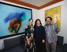 Encuentro. De izquierda a derecha: Katerine Bergengruen, directora de Manifesto; Alejandra Peña, directora general de Mayama y el martillero Eduardo Mejorada. EL INFORMADOR / F. Atalino