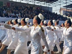 Participantes en el desfile por el 157 aniversario de Batalla de Puebla. TWITTER@M_OlgaSCordero