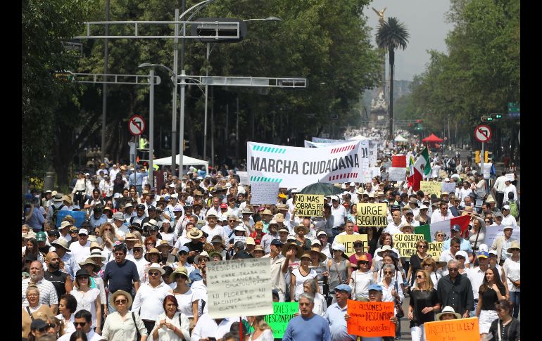 Miles de personas se manifiestan este domingo en Ciudad de México. EFE/M. Guzmán