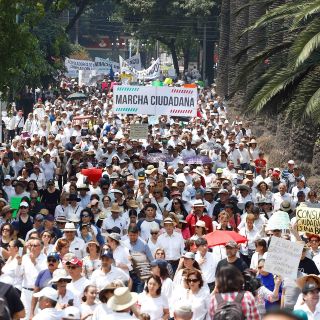 Jiménez Espriú se burla de marcha contra López Obrador