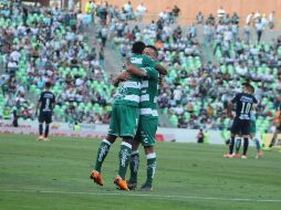 Santos derrota a Pumas con goles de Diego Valdés (11'), doblete de Julio Furch (17') y (28'), Marlos Moreno (56') y Matheus Doria (76'). TWITTER / @ClubSantos