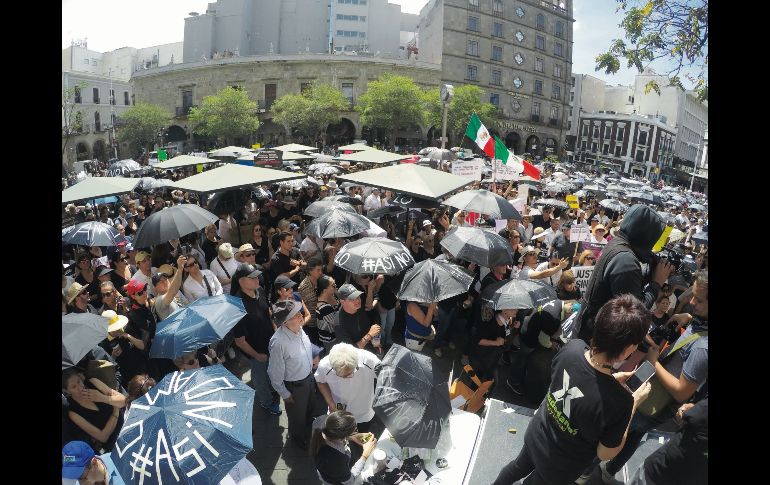 La marcha también se hizo presente en el Centro tapatío; manifestantes pidieron la renuncia de López Obrador. EL INFORMADOR / A. Camacho