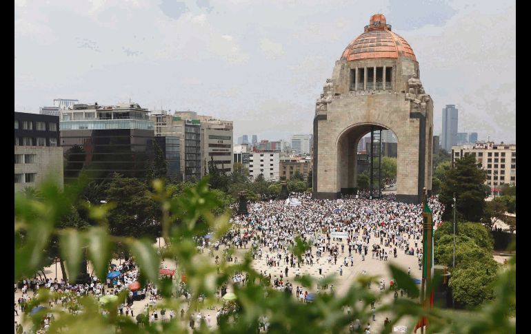 Tras llegar al Monumento a la Revolución, en la Ciudad de México, quienes asistieron comenzaron a disgregarse. EL UNIVERSAL