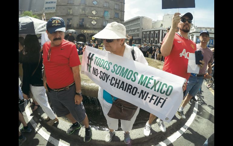 Con mantas y lonas le pidieron al Presidente que deje de utilizar la palabra “fifí”. EL INFORMADOR / A. Camacho