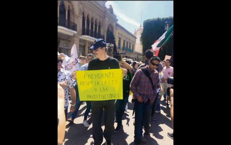 Vicente Fox se sumó a las protestas en León; fue quien encabezó al contingente. ESPECIAL