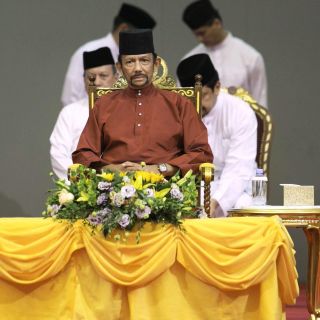 Brunei pospone pena capital por homosexualidad 