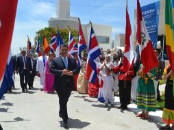 Apóstol Naasón Joaquín en una reunión con jóvenes misioneros en Silao, Guanajuato. ESPECIAL