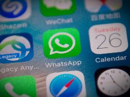 WhatsApp ha tenido actualizaciones en los últimos años que permiten realizar llamadas, videollamadas y compartir enlaces y videos dentro de los chats. AFP / ARCHIVO