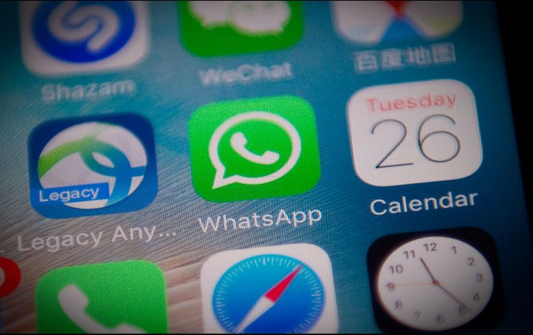 WhatsApp ha tenido actualizaciones en los últimos años que permiten realizar llamadas, videollamadas y compartir enlaces y videos dentro de los chats. AFP / ARCHIVO