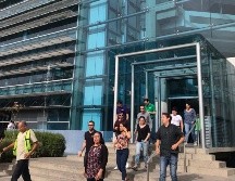 El simulacro comenzó a las 10:00 horas con la activación de alertas sísmicas, tras lo que las personas que se encontraba dentro de edificios públicos y privados comenzaron a salir. TWITTER/ @EnriqueIbarraP