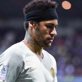 Leyenda brasileña pide que le retiren a Neymar el brazalete de capitán