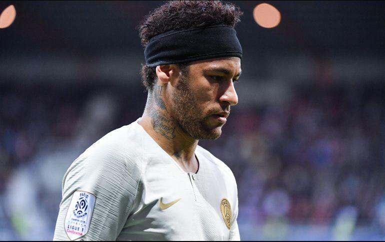 Neymar golpeó a un aficionado que lo insultó mientras se disponía a recoger la medalla de subcampeón de la Copa de Francia el pasado 27 de abril. AFP / ARCHIVO