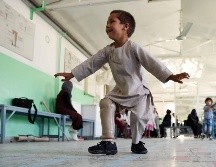 Se trata de la cuarta prótesis que el pequeño Ahmad recibe en su vida. AFP/M. Kohsar