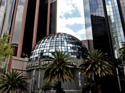 Las emisoras que contribuyeron a la baja del IPC fueron IENOVA, Wal-Mart, Grupo Financiero Banorte, América Móvil y Grupo México. NTX/ARCHIVO